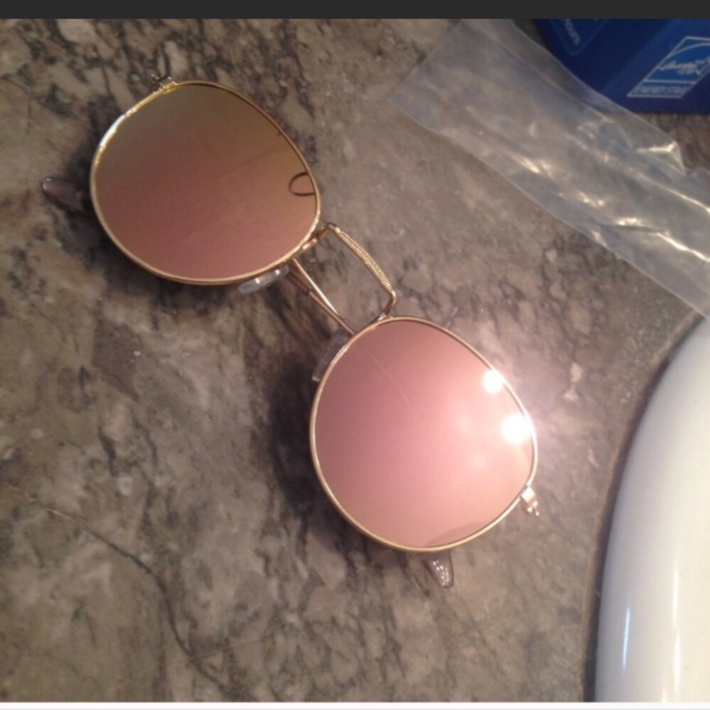 Rose gold sunglasses few left - Picture 2 of 2